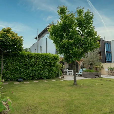 Haus Mit Garten In Traumlage *